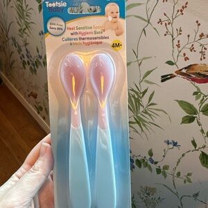 Pink and White Heat Sensitive Spoons